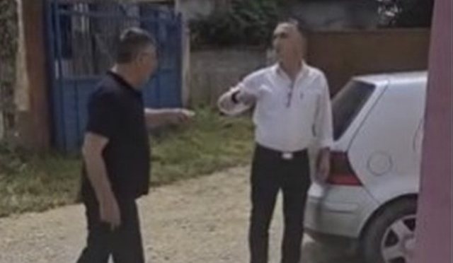 Komisionerët e PD-së në Memaliaj kapin në flagrancë “patronazhistin” duke orientuar votuesit (EMRI)