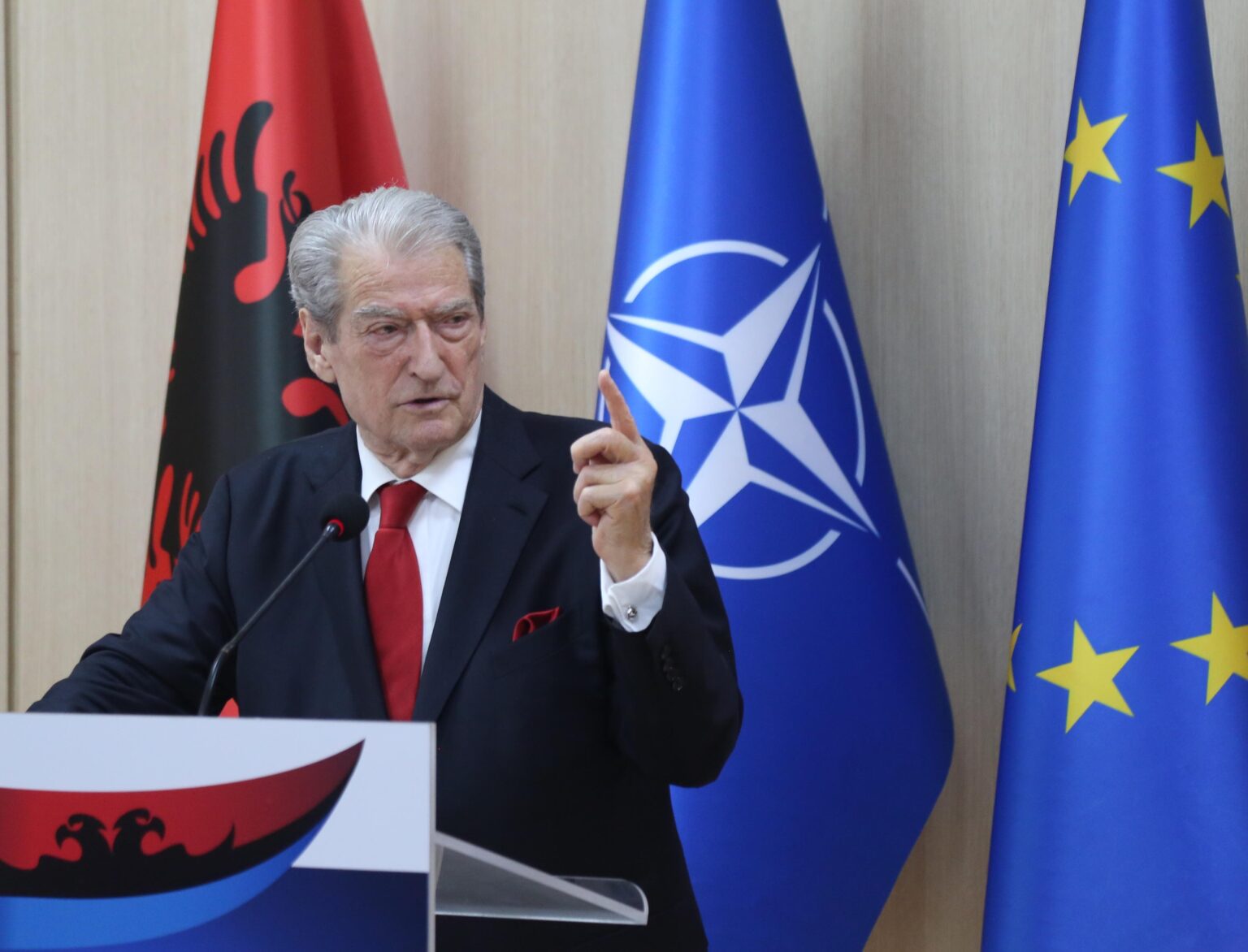 Sali Berisha: PS ngriti zyra ilegale pranë qendrave të votimit, 100 euro një votë, presim rezultatin