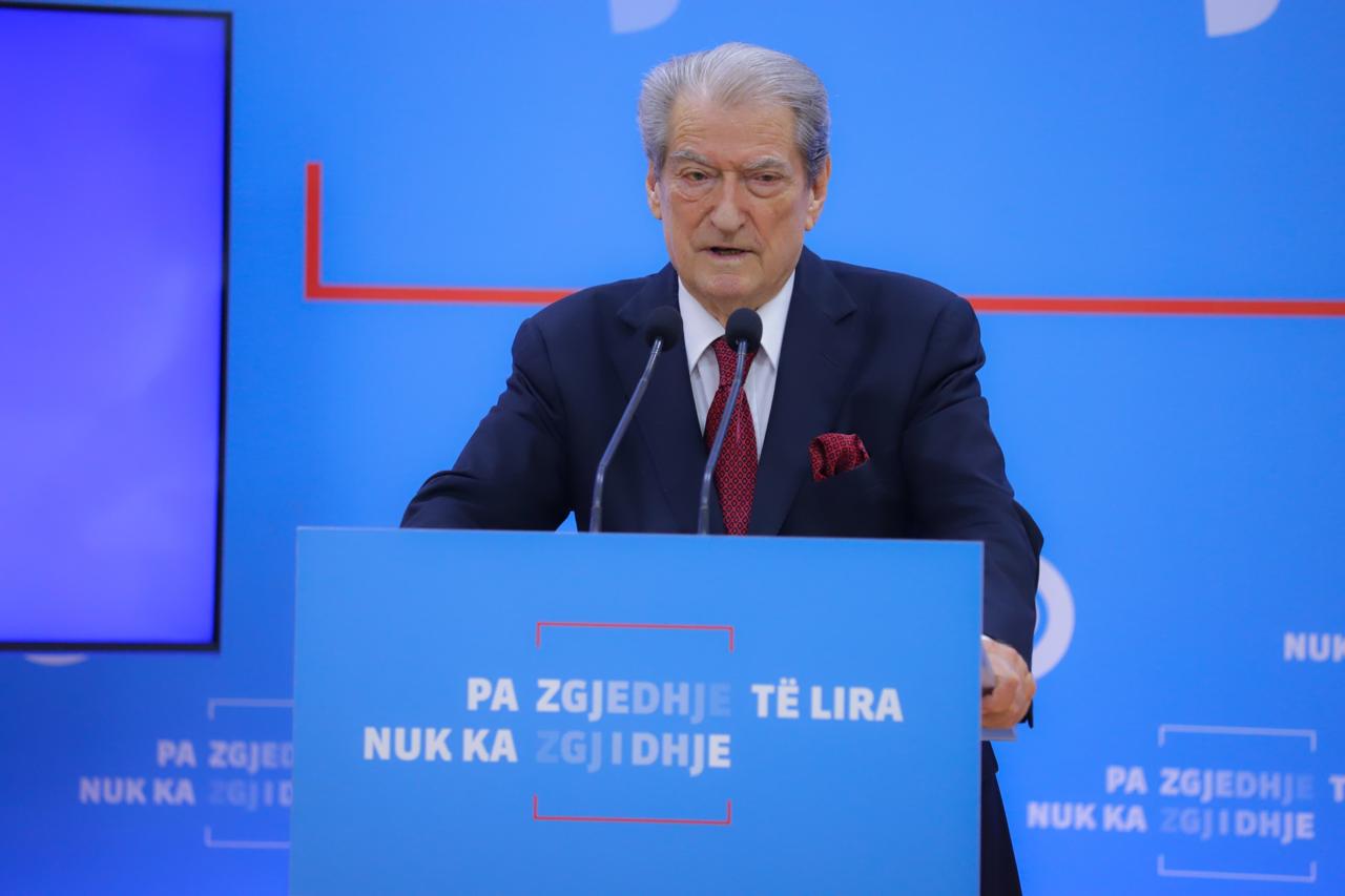Berisha: Rama po paguan shuma të jashtëzakonshme për të ndryshuar raportin e komunitetit ndërkombëtar, por s’do ia arrijë