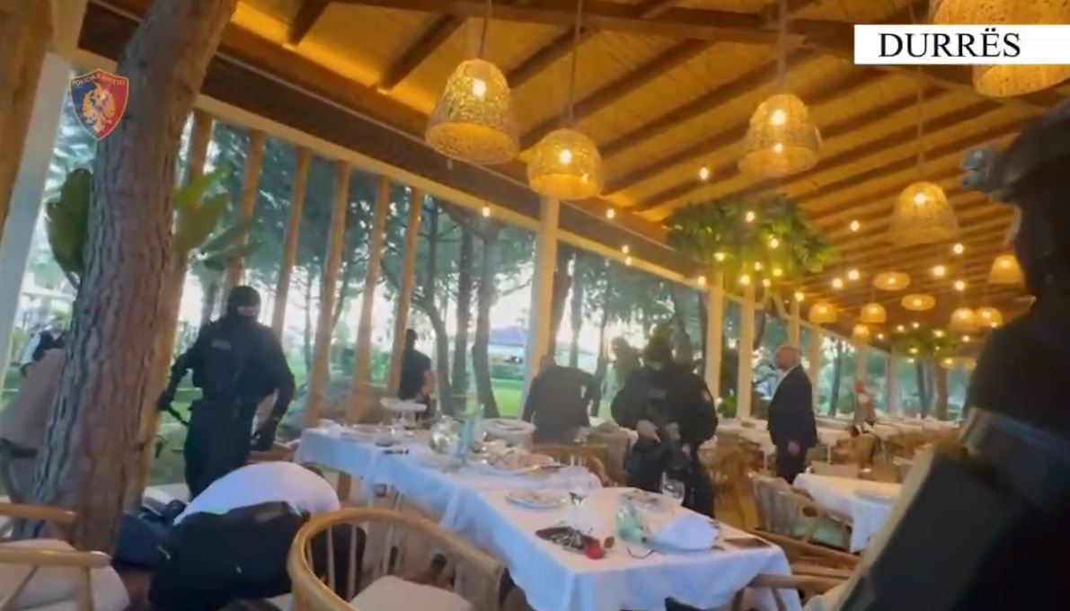 Publikohen pamjet nga momenti kur forcat operacionale “bastisin” restorantin dhe arrestojnë Xhevdet Plakun (VIDEO)