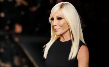E Artë si Versace: Donatella feston 70 vite stil e fuqi