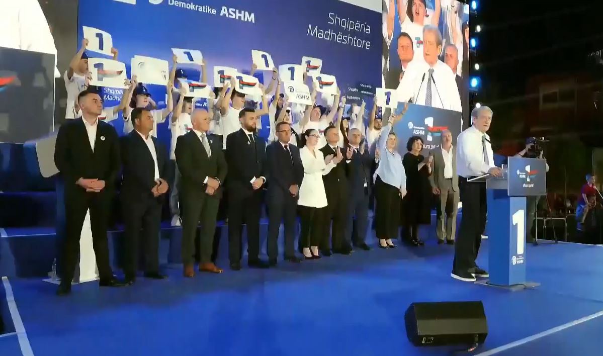 Berisha: Rruga Levan-Vlorë, më e gjera në Shqipëri, kushtoi 2.4 mln euro kilometri më 2012. Rruga e Arbrit kushtoi 11 milionë euro kilometri