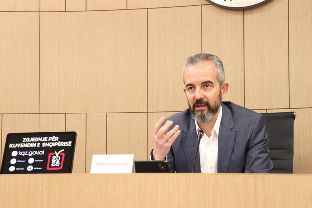 Celibashi apel zgjedhësve nga jashtë: Kontaktoni me shërbimin postar për zarfin e votimit