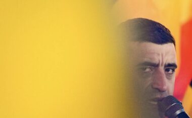 Njihuni me George Simionin – fituesin nacionalist në zgjedhjet e Rumanisë