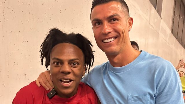 I fiksuar me Cristiano Ronaldon, IShowSpeed vendos të tregojë dhuratën që i ka bërë legjenda e futbollit…