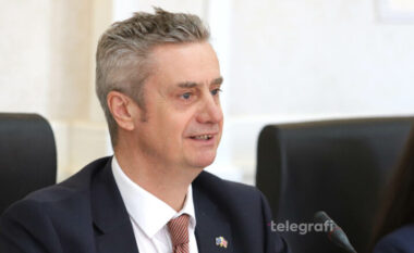 Ambasadori Hargreaves flet për bllokadën institucionale: Populli i Kosovës pret veprim – formoni Kuvendin dhe Qeverinë