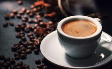 Baret nuk mbajnë më, nisin rritjen e çmimit të kafesë, 4.7% më shumë në prill