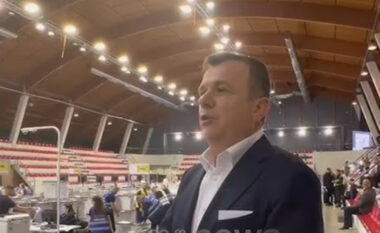 VIDEO/ Pas kutive, në Qendrën e Numërimit të Votave futet… Taulant Balla