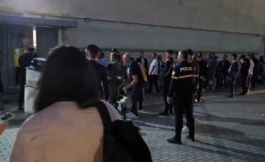 Dh*nuan familjarët e një komisioneri, arrestohen dy persona në Pogradec