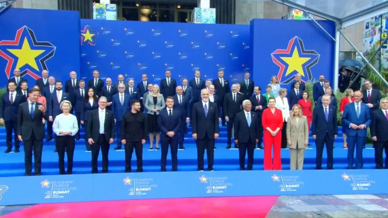 Komuniteti Politik Europian në Tiranë, agjencia ndërkombëtare e lajmeve Reuters: Shqipëria e vogël dhe aspiruese pret samitin gjigant europian