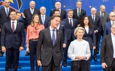 Ursula von der Leyen publikon foto nga Samiti i Komunitetit Politik Evropian në Tiranë: Një moment historik për Ballkanin Perëndimor