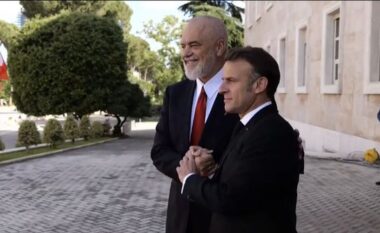 VIDEO/ Rama pret në Kryeministri Presidentin e Francës, Emmanuel Macron