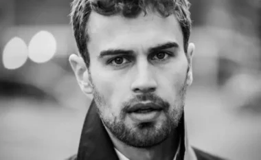 Roli i James Bond: Theo James, emri që po bën zhurmë