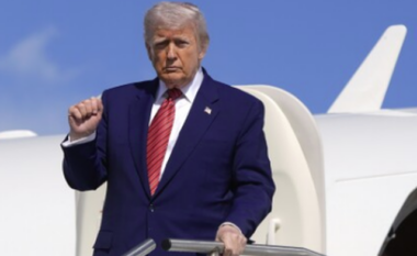 VIDEO/ Emocionuese! Trump pret në zyrën e tij familjen shqiptare, surprizon fëmijën me dhuratë simbolike