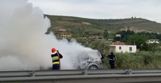 VIDEO/ Merr flakë në ecje automjeti në aksin rrugor Fier-Lushnje, shpëtojnë shoferi dhe pasagjeri