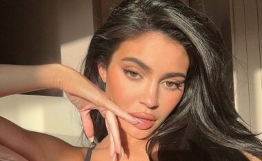 FOTO/ Kylie Jenner vjen me një ndryshim drastik në pamje