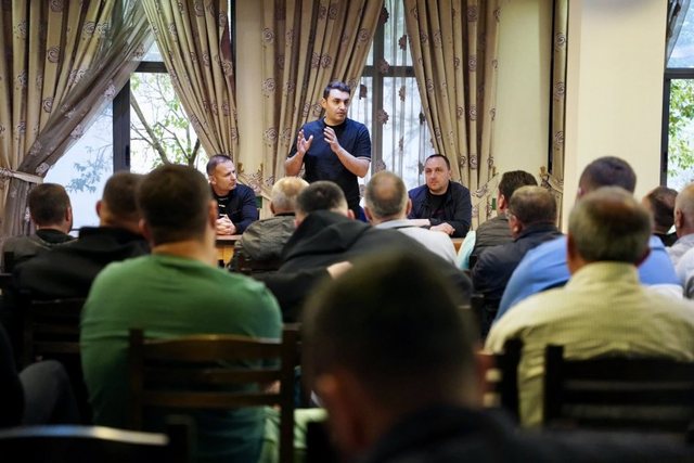 Këlliçi me qytetarët në Ndroq  Qëndresa juaj është shembulli se si qytetarët e lirë nuk i nënshtrohen një regjimi