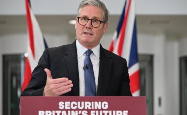 Pas refuzimit të Shqipërisë, Britania i kërkon Kosovës të pranojë ngritjen e kampeve të emigrantëve