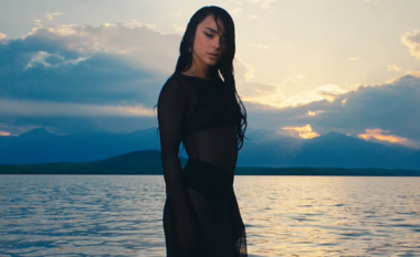 VIDEO/ Egli Tako rikthehet me këngën e re “Jetë”