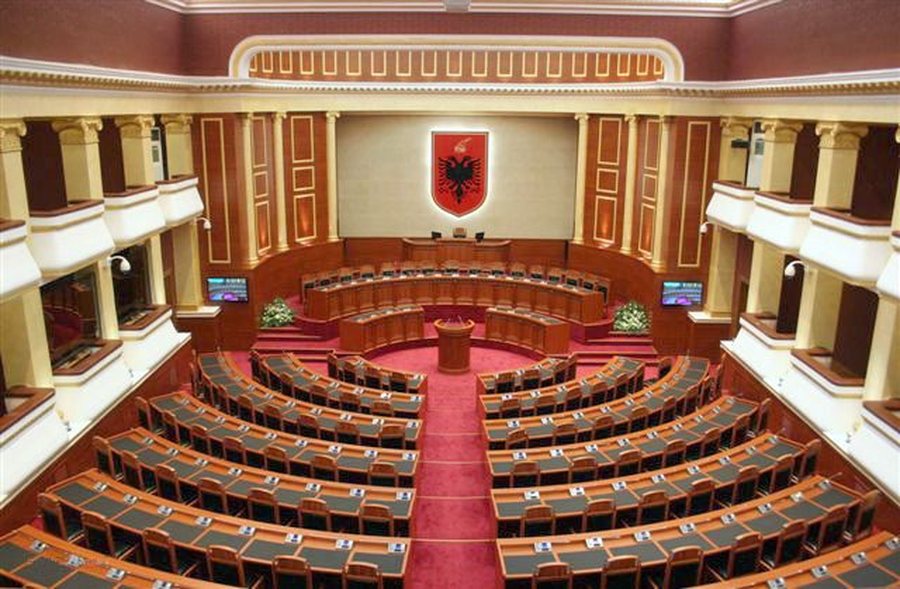 Si do të formohet Parlamenti pas 11 Majit?! Analiza: Legjislatura e re do të ketë rekord historik me 16 parti politike