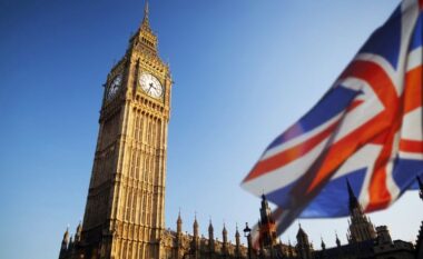 Britania e Madhe vendos 100 sanksione të reja kundër Rusisë