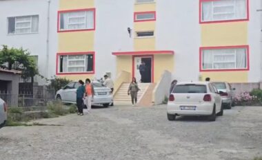 Salmonela në kopësht, prindërit mblidhen në protestë para Bashkisë së Gramshit
