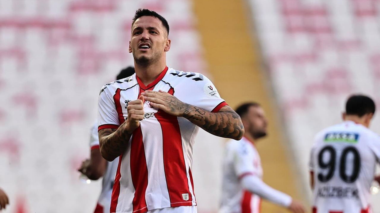 Rei Manajn po e presin në aeroport, emri i tij del edhe tek ekipi që bëri mrekullinë ndaj Realit në Spanjë