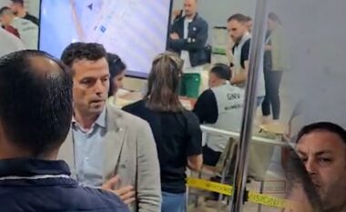 Tensione te KZAZ 32, Agron Shehaj përplaset me Ervin Hoxhën: Zoti ministër pse fshihesh? Mos fusni duart te kutitë (VIDEO)