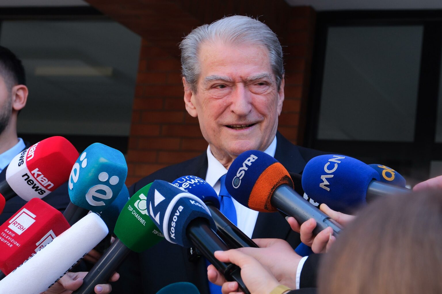 Do të kemi një ditë të dytë vere/ Berisha thirrje qytetarëve: Votoni për shqiptarët, fëmijët dhe pensionet