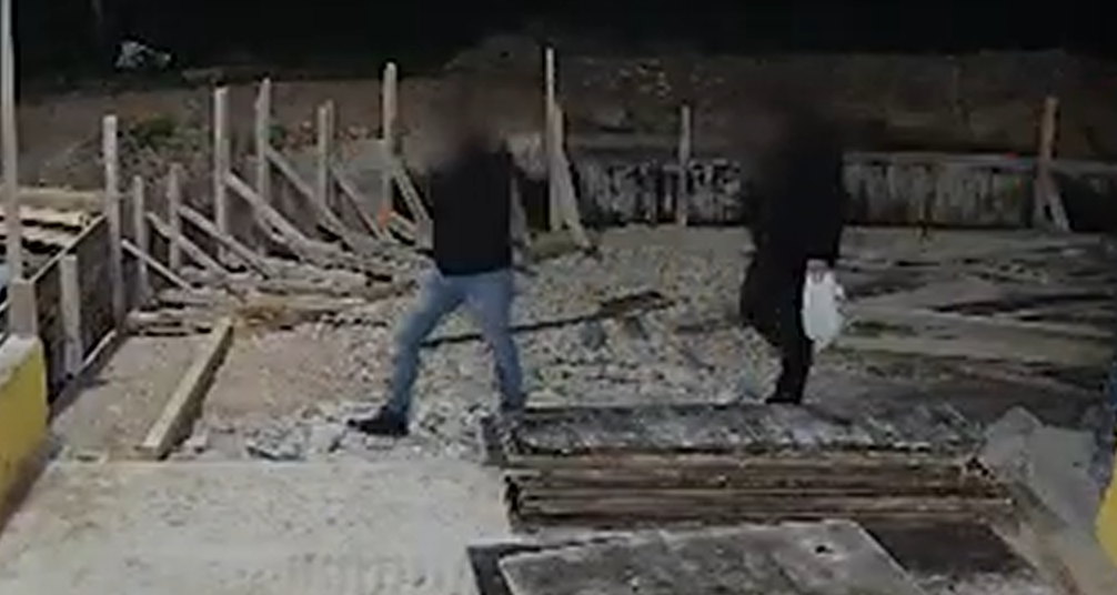 U kapën duke vjedhur në një kompleks, arrestohen 2 hajdutët në Tiranë (EMRAT)