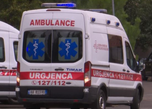 Aksident i rëndë në aksin Pogradec-Korçë, makina përplas për vdekje 43-vjeçaren