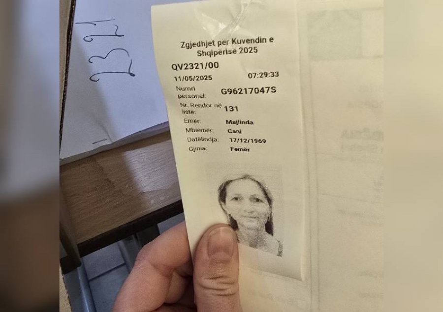 Incident në Elbasan/ Qytetarja fotografon votën, bllokohet nga komisionerët