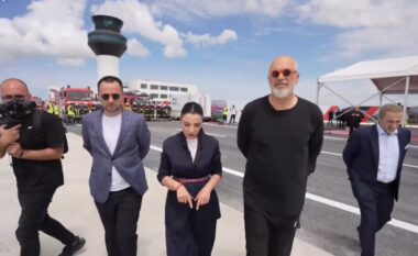Ulet avioni i parë në aeroportin e Vlorës/ Balluku: Certifikohet pista, moment historik dhe një premtim të dhënë nga Edi Rama (VIDEO)