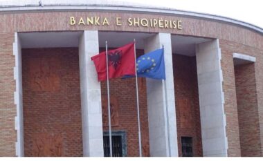 Më 6 maj u arrit minimumi historik/ Banka e Shqipërisë rifilloi blerjet e valutës për të ndalur rënien e Euros