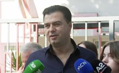 Zgjedhjet/ Basha voton me vajzën e tij: Sot keni një të drejtë të çmuar, besoni tek Shqipëria (VIDEO)