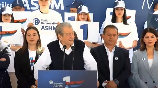 Berisha komenton mitingun e PS në Dibër dhe Ramën me Noizyn: Ç’lidhje ka ai me pensionet?  Tallet me ju, edhe Kamala mori të gjithë Hollywood-in, por përfundoi atje ku e meritonte