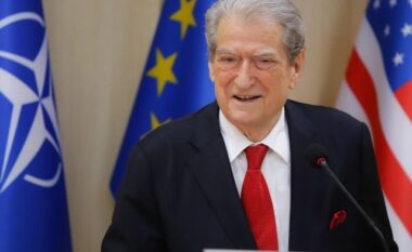 Berisha ironizon Ulsi Manjën: 99% e të dënuarve votojnë PS, thonë rroftë partia që na burgosi