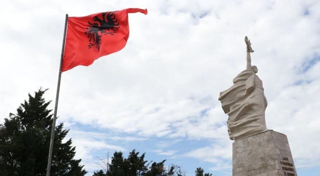 Dita e Dëshmorëve  nderim për heronjtë që dhanë jetën për liri dhe dinjitetin e çdo shqiptari