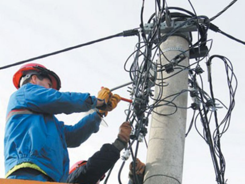 E rëndë në Mirditë/ Po punonin për të lidhur energjinë në një qendër votimi, humb jetën 34-vjeçari, plagosen dy të tjerë (EMRI)