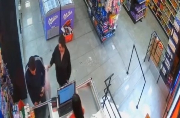 Ish banorja e  Big Brother Albania  dhunon vajzën e partnerit në market  VIDEO 