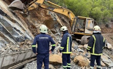 Rrëshqitja masive e dheut me dy viktima në Gramsh, arrestohet një person për shkelje të rregullave në punë