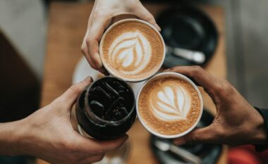 Shtrenjtimi i kafesë nuk ndalet, rritja më e lartë e çmimeve në tre vite, por konsumi arrin rekord