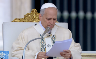 Ceremonia e përurimit/ Papa Leoni XIV: Vij para jush si një vëlla që do t’ju shërbej në besimin dhe lumturinë tuaj (VIDEO)
