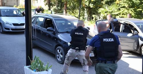 Operacion me shkallë të gjerë/ Policia zbarkon në Tiranë, Durrës, Fier e Vlorë, kontrolle dhe urdhër-arreste, për çfarë bëhet fjalë