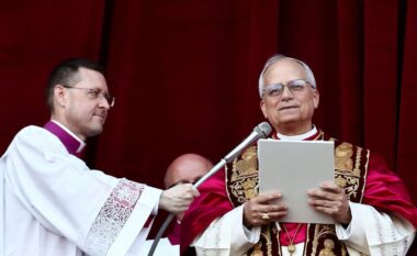 Nga Macron te Zelensky e Von der Leyen, liderët botëror urojnë Papa Leonin e XIV
