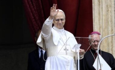 Papa Leone XIV bën thirrje për paqe globale në lutjen e parë të së dielës
