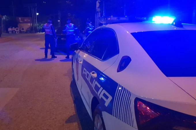 Të shtëna me armë zjarri gjatë natës në Tiranë, plagoset një 28-vjeçar (EMRI)