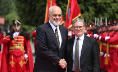 Kryeministri britanik Keir Starmer vizitë në Kryeministri, takim me Ramën