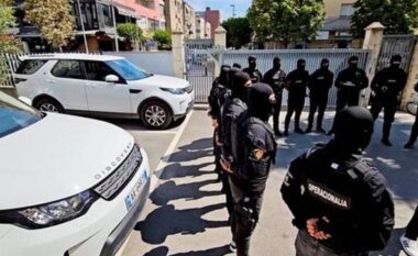 RENEA dhe policia zbarkojnë në Durrës, shoqërohen disa persona