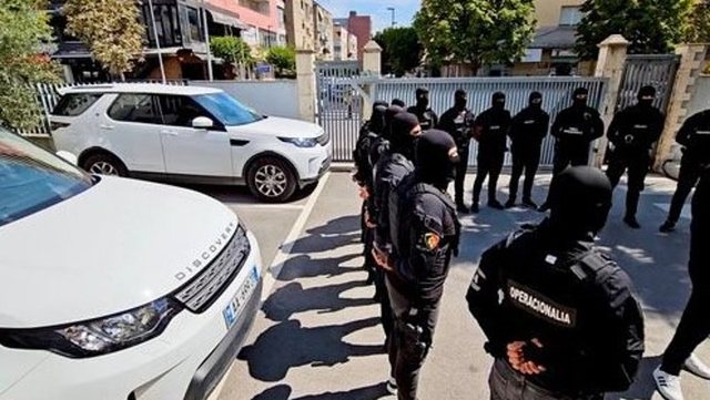RENEA dhe policia zbarkojnë në Durrës, shoqërohen disa persona